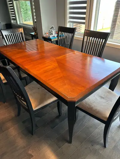 Extendable dining table with six chairs (two armchairs). Length 1.7m, can be extended to 2.15m; widt...