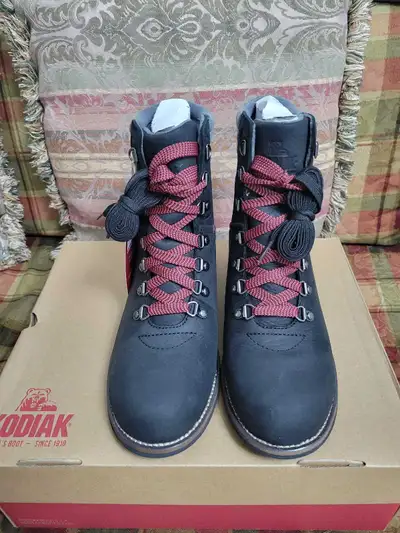 New Women Kodiak  Boots Size 9 with 2 pairs of laces, View more
