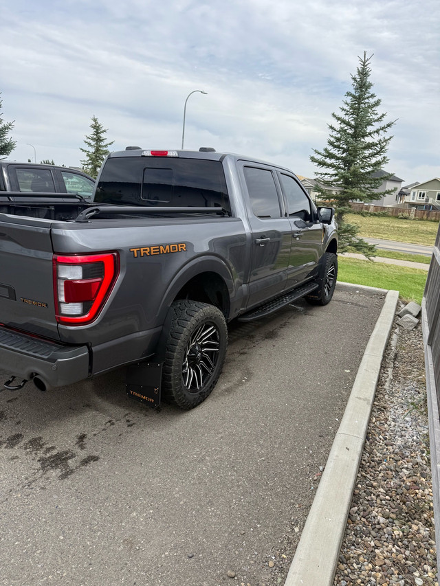 2023 Ford F-150 Tremor Crew 4 x 4 402A leather/roof in Cars & Trucks in Lethbridge - Image 3