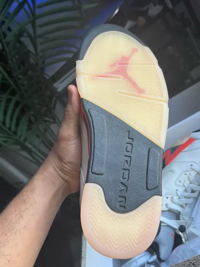 air Jordan 5 Retro in Men's Shoes in City of Montréal - Image 4
