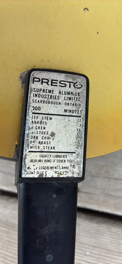 This vintage Presto aluminum pressure cooker is a classic kitchen workhorse that shows clear signs o...
