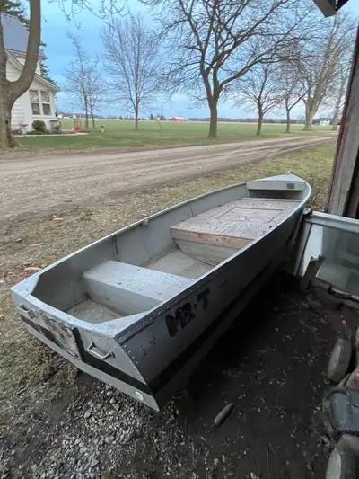 This is a used 12ft aluminum jon boat, perfect for fishing or small adventures on the water. It feat...