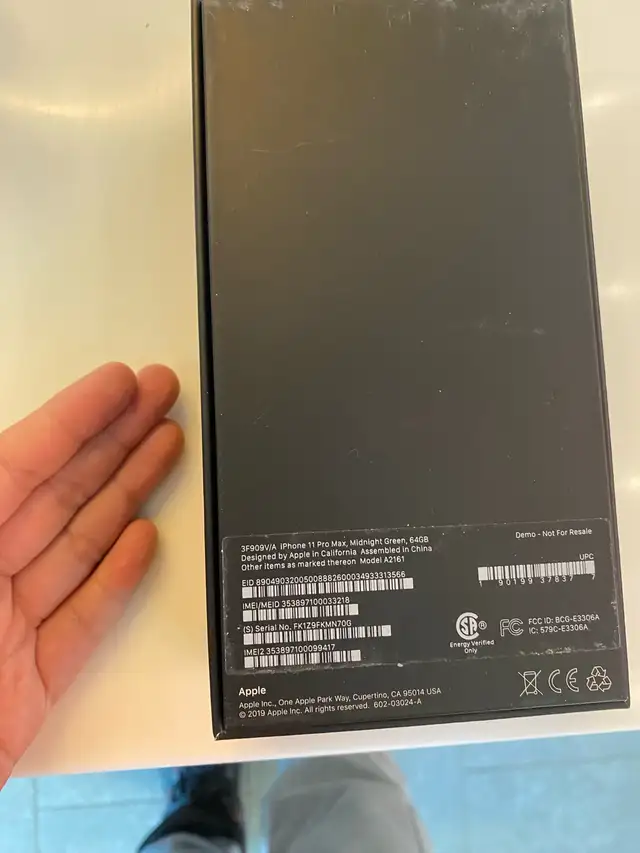 iPhone 11 Pro Max Midnight Green 64GB in Cell Phones in Markham / York Region - Image 3