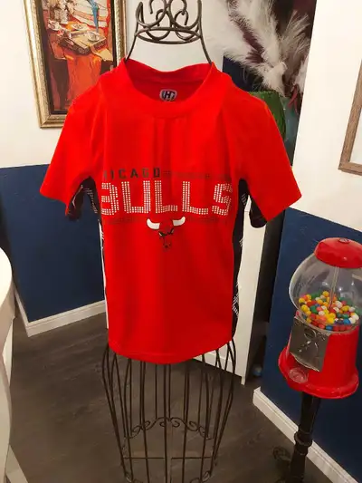 Chicago bulls youth t shirt small , View more