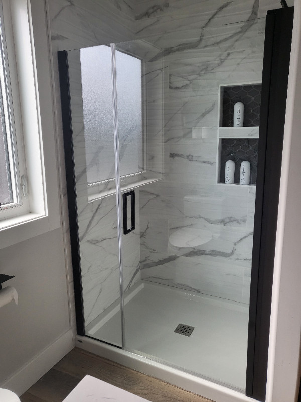 Glass shower enclosure, 48", NEW in Plumbing, Sinks, Toilets & Showers in Vernon - Image 2