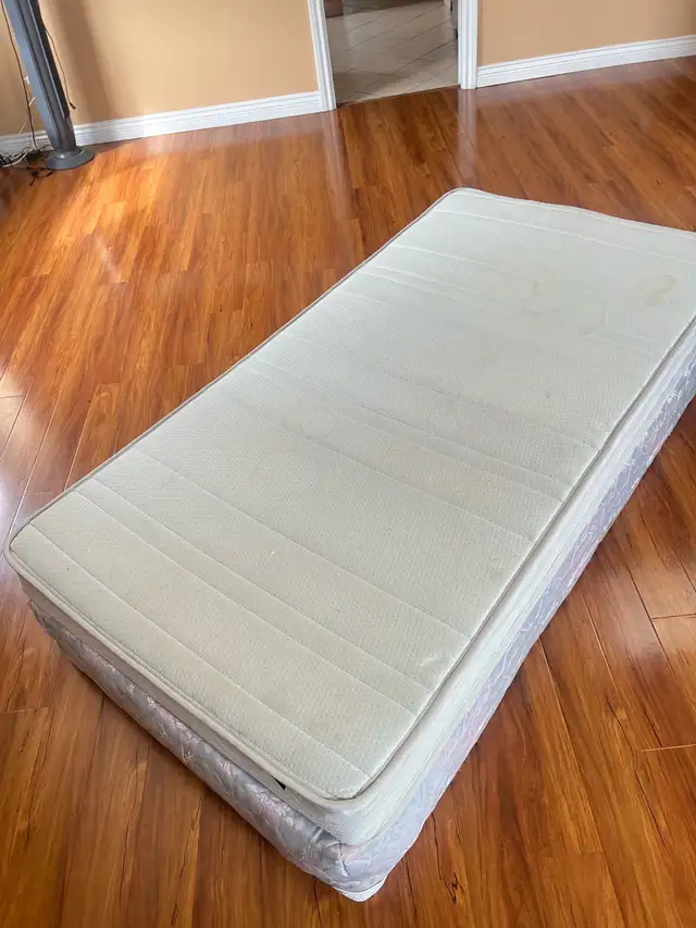twin bed mattress + spring box  in Beds & Mattresses in Vancouver - Image 3