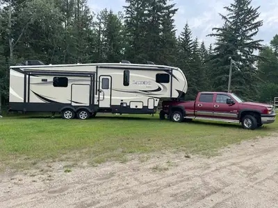 Trailer: has 800 watts of solar on the roof with a victron solar charger controller, 3000 watt pure...
