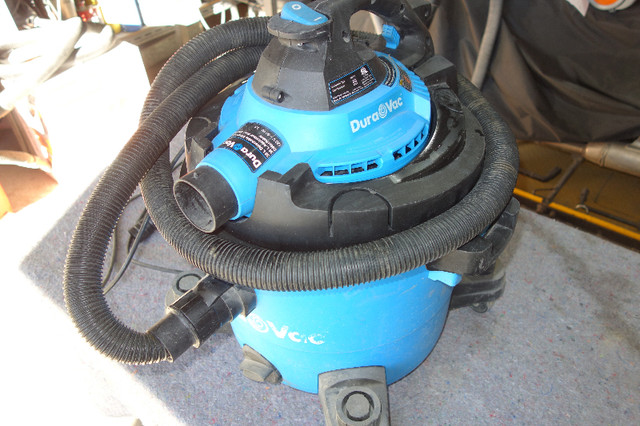 DURAVAC 3L Shop Vac with removable blower attachment and tools. in Power Tools in Calgary - Image 2