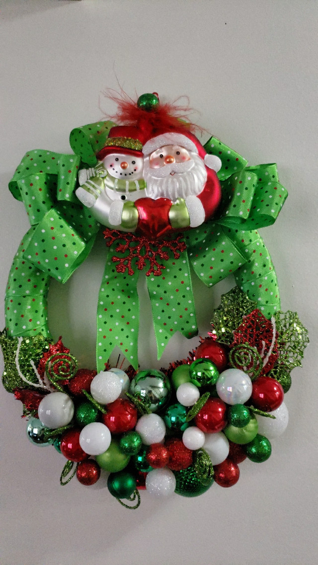 Adorable Christmas wreath with Santa and snowman feature, orname in Holiday, Event & Seasonal in Oakville / Halton Region - Image 2