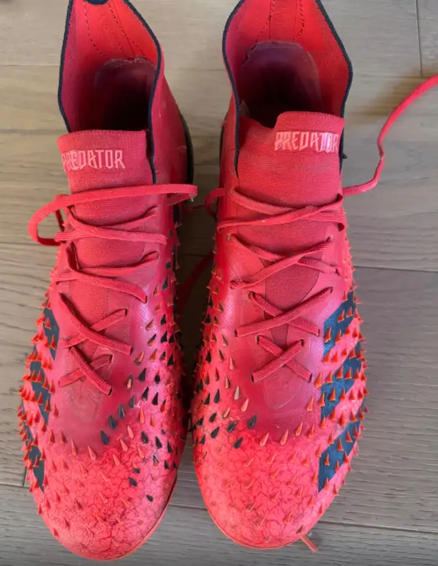 Adidas predator soccer shoes size 7.5 men in Soccer in Ottawa - Image 4