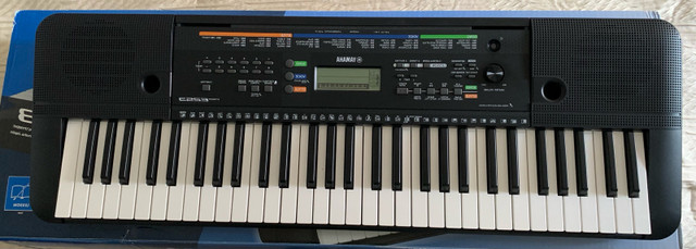 Digital Keyboard psr-E253 Yamaha  in Pianos & Keyboards in Gatineau