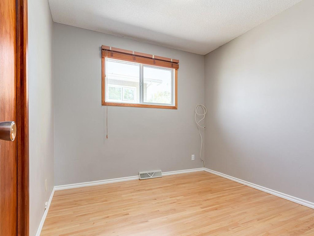 Rooms Close to UC/Brentwood C-Train Station for Rent in Room Rentals & Roommates in Calgary - Image 4