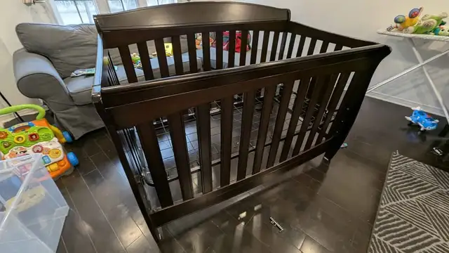 Delta Children Colton 4-in-1 Convertible Crib - Dark Chocolate in Cribs in Oshawa / Durham Region - Image 2