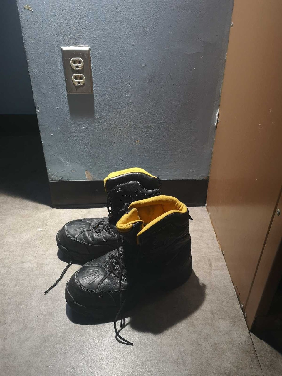 working boots - steel toed - size 10 | Men's | City of Toronto | Free ...
