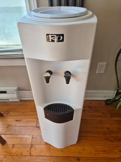Water cooler lightly used been in storage most of the time. Pick up in Dartmouth
