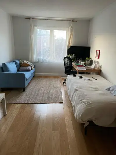 Near Sentinel Rd & Murray Ross Pkwy | Steps to York University & TTC Subway • Rent: $1200/month (uti...