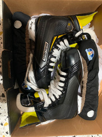 Bauer s27 skate size7, warrior gloves 13” and Lft Bauer X stick.
