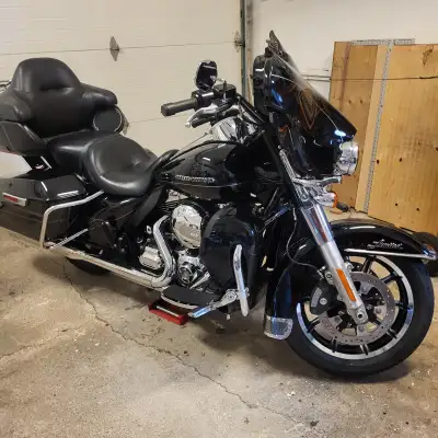 Harley FLHTKL, clean bike, stored indoors heated garage on lift. 103 HO twin cam twin cooled, 50k. F...