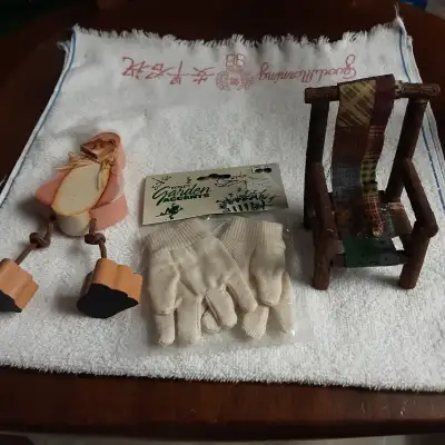$15 includes all three pieces. Wood Birdy 6" high. Little garden glove hangers (also good for rear v...