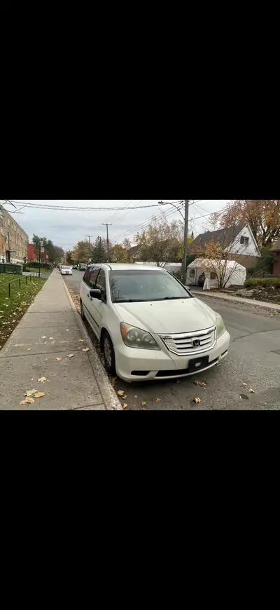 Hi I have Honda odyssey to sale it’s comes with 2 extra tires and 4 rims. 217000 km only serious buy...