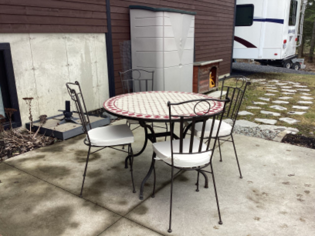 Table en céramique de jardin dans Mobilier pour terrasse et jardin  à Sherbrooke - Image 2