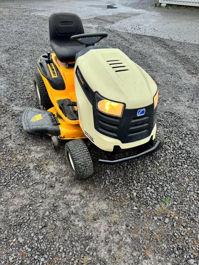tracteur a gazon cub cadet LTx1142 hydrostatique in Lawnmowers & Leaf Blowers in Trois-Rivières - Image 3
