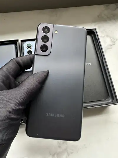 Samsung A06 / S20+ / S21 / S24 – AirPods & Fast Charger Included, View more