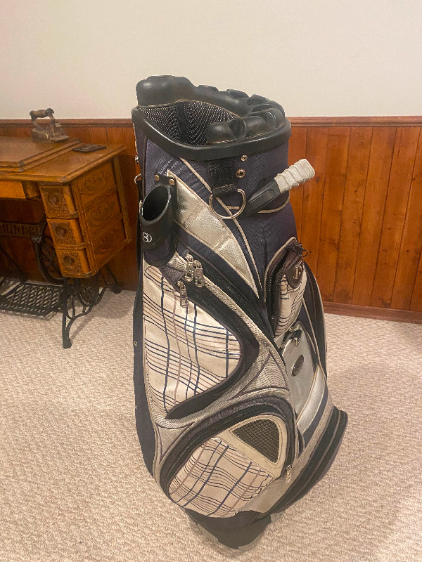 Bennington Golf Bag in Golf in Regina