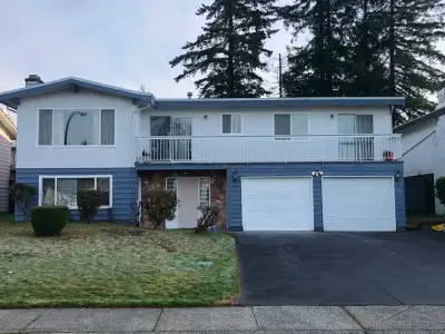 North Delta Upper Floor Level house for rent, 2400 sqft, large lot 7600 sqft , big covered sundeck,...