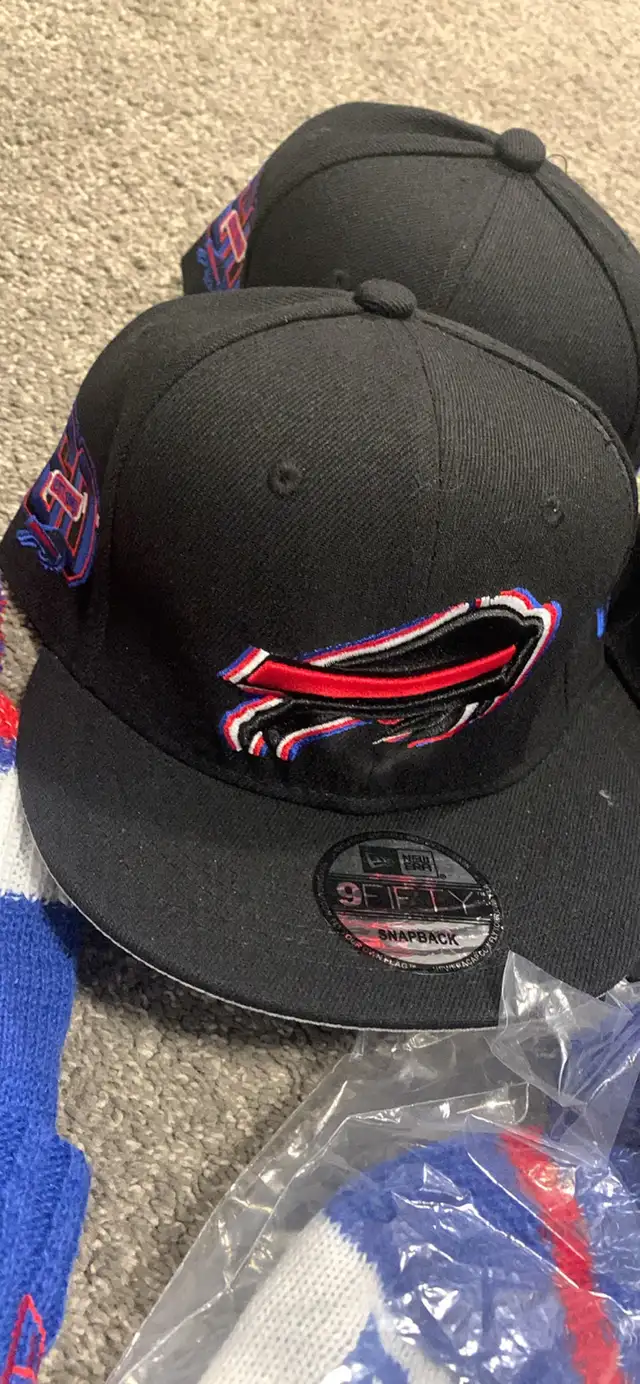 Buffalo Bills Hats in Men's in Oakville / Halton Region - Image 4