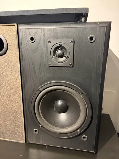 KLH bookshelf speakers, View more