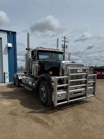 2007 Freightliner Classic tandem axle day cab set up for oilfield fluid hauling. Strong older truck...
