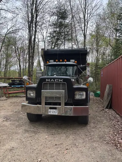 1994 Mack RB688s 2012 CanAmerican Soil-King Plus XL19 Mack E7 and Eaton 15 speed deep reduction 29,7...