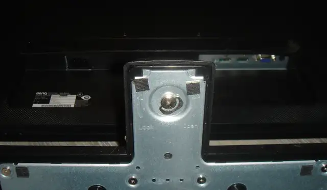 BenQ 28" Computer Monitor GC2870H - For Parts or Repair, Read! in Monitors in Oshawa / Durham Region - Image 7