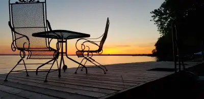 Waterfront Cottage Home on Lake Simcoe Sleeps 5-6 Adults comfortably (8 Maximum with children) $500...