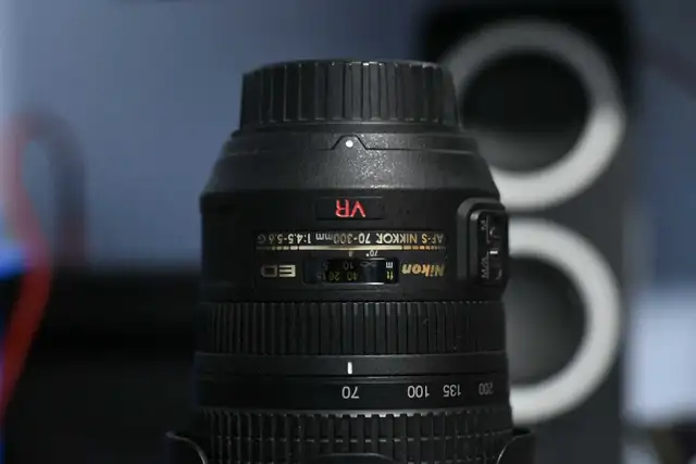 Nikon lens AF-S 70-300mm 1:4.5-5.6G VR in Cameras & Camcorders in Mississauga / Peel Region - Image 3