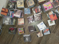 Lot plus de 2000  CD en tres bon etat.  rock metal.....
