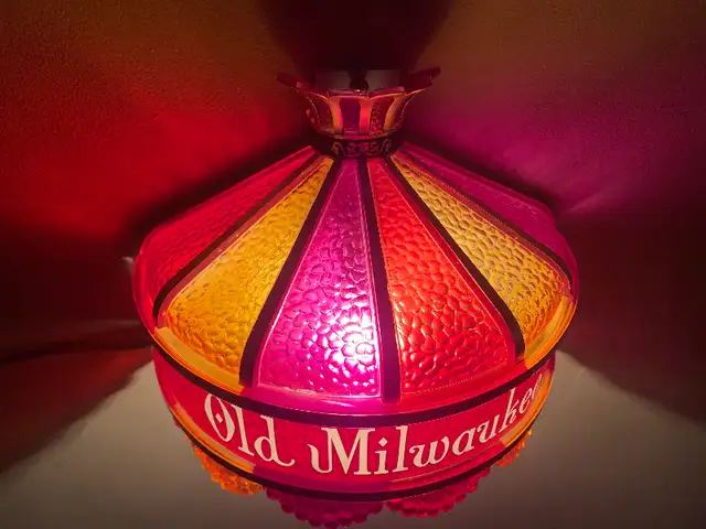 Vintage OLD MILWAUKEE Beer Bar Tiffany Stained Glass Style Light in Arts & Collectibles in Calgary - Image 3