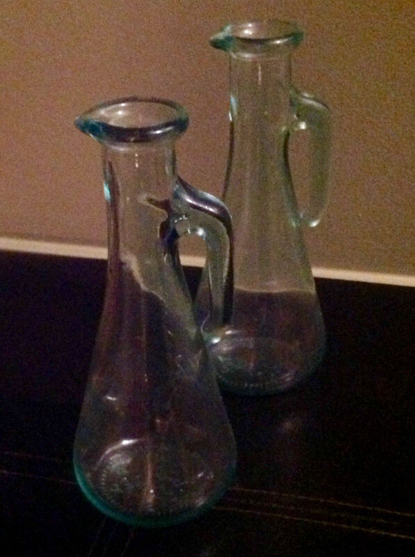 2  Glass Decanter Bottles (Excellent Condition) in Kitchen & Dining Wares in Ottawa