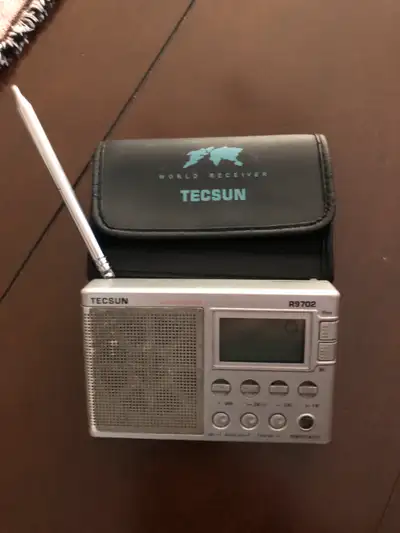 Vintage TECSUN R-9702 Dual Conversion FM MW SW Radio Digital, View more