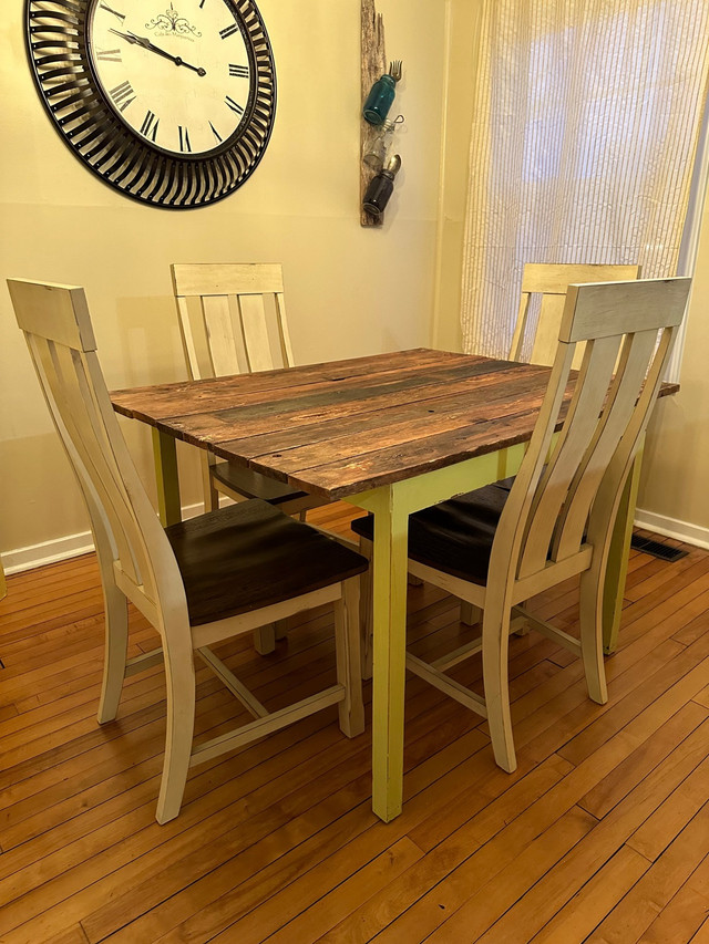 Dining Table in Dining Tables & Sets in Moncton