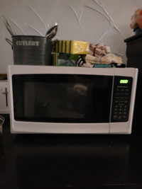 Hamilton Beach 1.1 cu ft microwave for sale