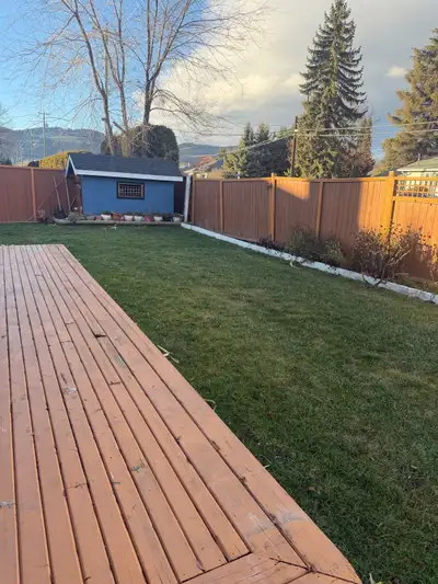 Well-maintained furnished home in the desirable Harwood area of Vernon. Features 3 bedrooms on the u...