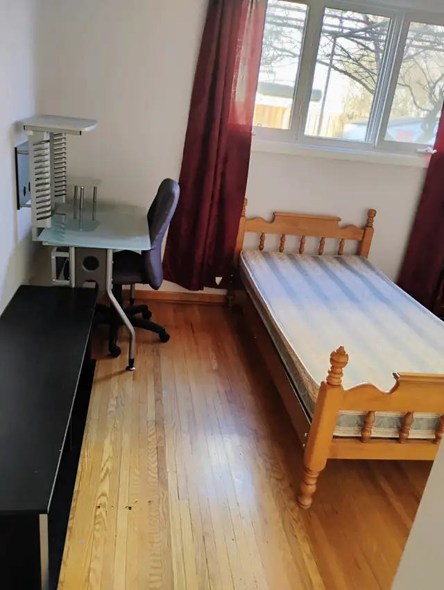 BRIGHT , CLEAN Furnished Room, utilities,WIFI inc.GROUND LEVEL
