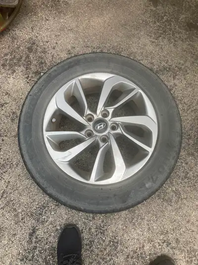 Got 4 Hyundai Tuscon rims with all seasons Tires mounted already looking for $300 I also have the Lo...