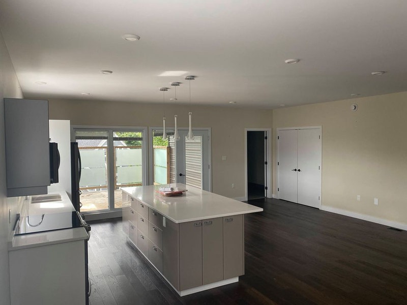 Downtown One Bedroom Apartment 1 bed/1.5 bath Long Term Rentals