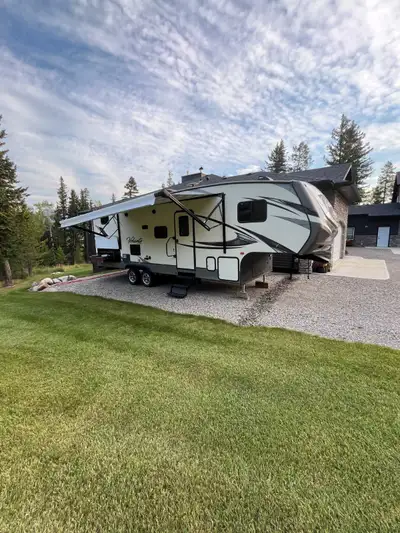 Excellent condition, low mileage, good tires, awning, 2 bunks, gas / electric hot water tank, gas/el...