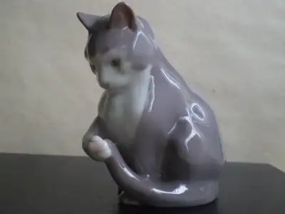 Bing and Grondahl/Royal Copenhagen " Sitting Cat " figurine #1553 - Issued circ. 1940,s - Designed b...