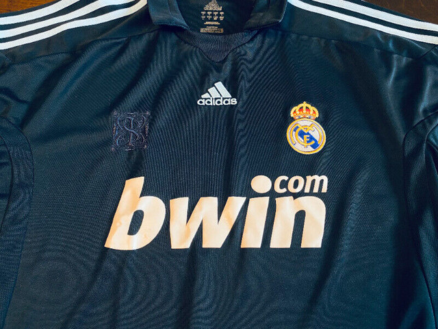 2009-2010 - Real Madrid Away Soccer Jersey - Large in Arts & Collectibles in City of Toronto - Image 2