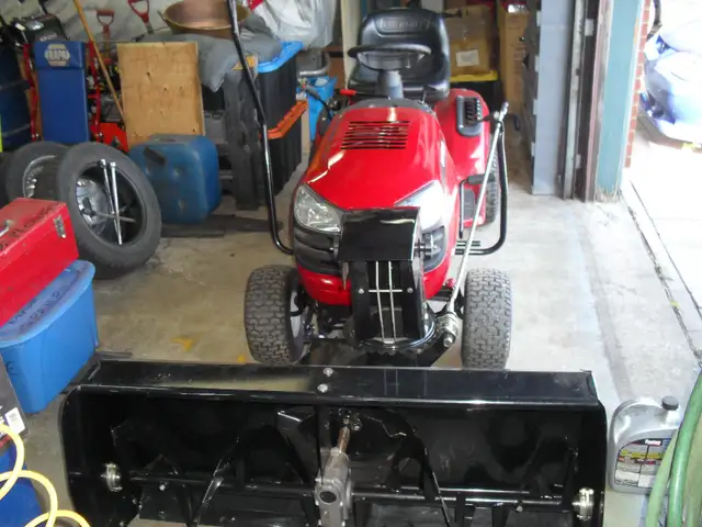 RÉDUIT: tracteur crafman 20 hp/souffleuse 48" neuf de 2008 NOS in Lawnmowers & Leaf Blowers in City of Montréal - Image 3
